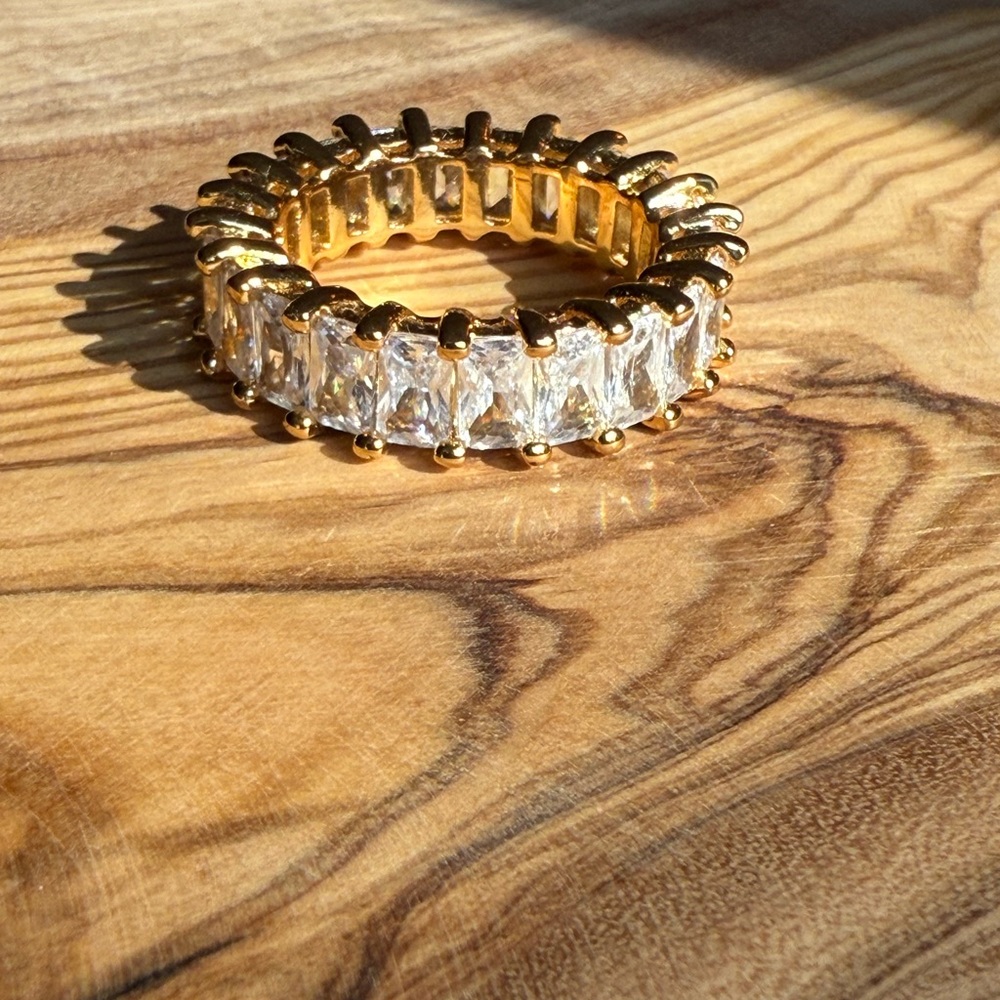 Gold Baguette Ring - Picture 5 of 7
